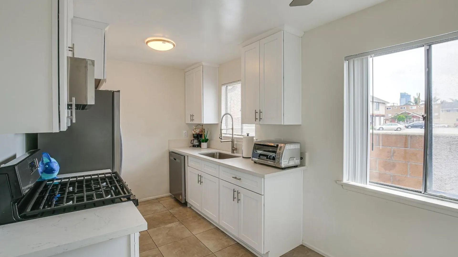 Central And Executive-Style Oasis In Long Beach! 0*,