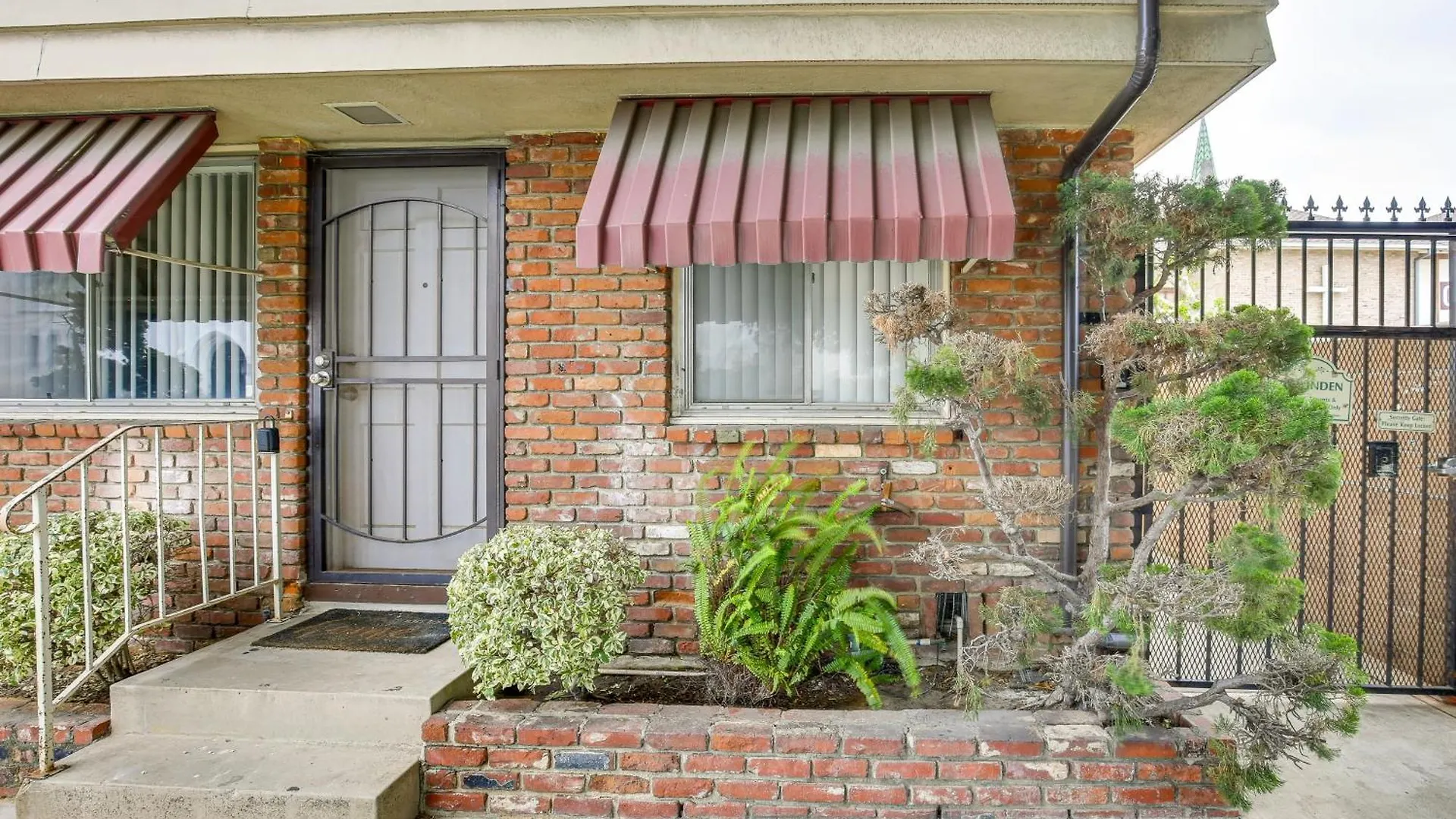 Central And Executive-Style Oasis In Long Beach!