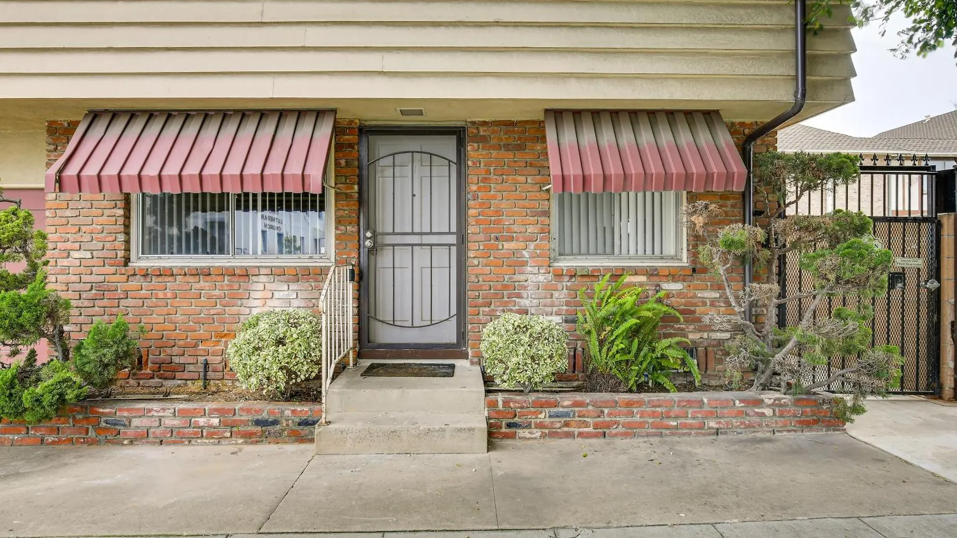 Apartment Central And Executive-Style Oasis In Long Beach!